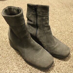 La Canadienne Felicia Grey Suede Wedge Boots Zip 6.5 Wide